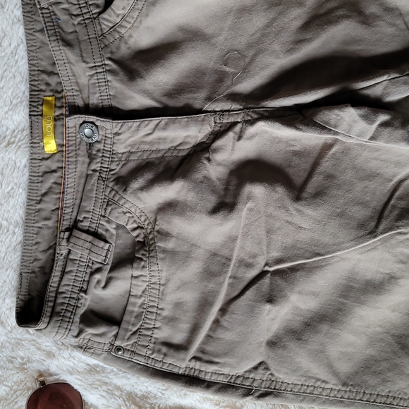 3/$20 Women's Lole' capri - Picture 2 of 3